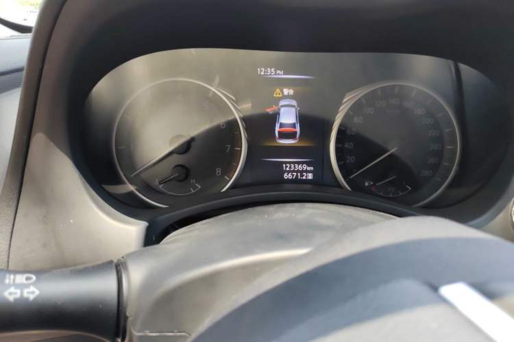 Used Infiniti Q50L 2018 2.0T Enjoyment Edition China V standard Odometer Close Up