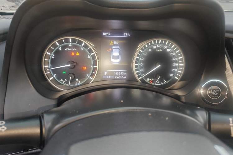 Used Infiniti Q50L 2018 2.0T Enjoyment Version China V Standard Odometer Close Up