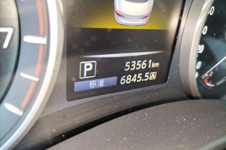 Used Infiniti Q50L 2018 2.0T Comfort Edition China VI Standard Odometer Close Up