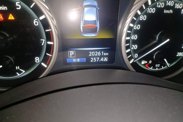 Used Infiniti Q50L 2018 2.0T Enjoyment Edition China V standard Odometer Close Up