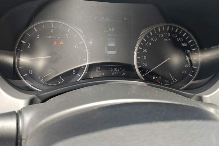 Used Infiniti Q50L 2018 2.0T Enjoyment Version China V Standard Odometer Close Up