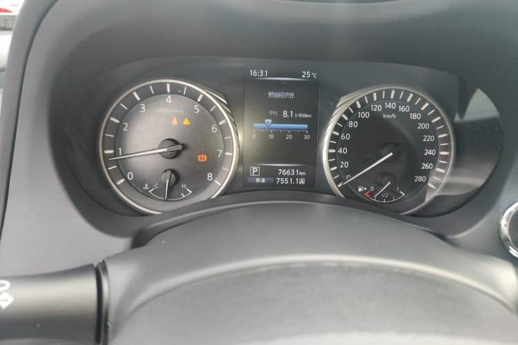 Used Infiniti Q50L 2018 2.0T Enjoyment Version China V Standard Odometer Close Up