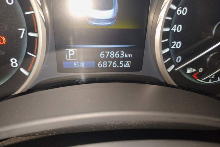Used Infiniti Q50L 2018 2.0T Enjoyment Version China VI Standard Odometer Close Up