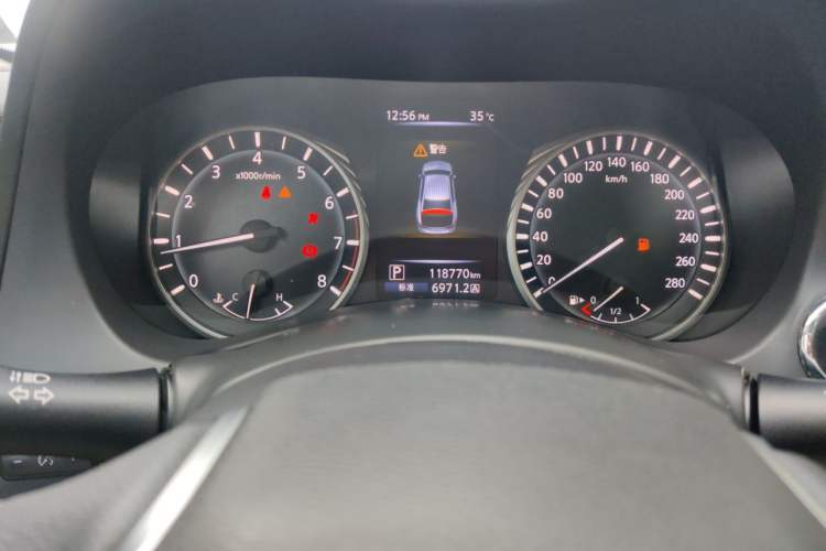 Used Infiniti Q50L 2018 2.0T Enjoyment Version China V Standard Odometer Close Up