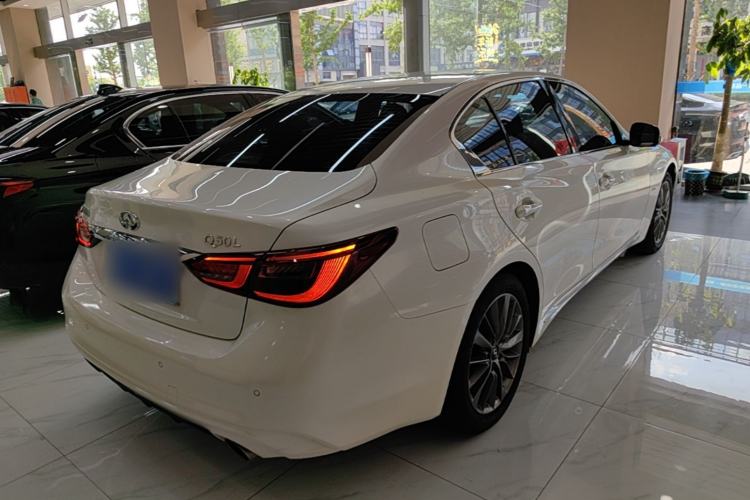 Used Infiniti Q50L 2018 2.0T Enjoyment Version China VI Standard Rear Right 45 Deg