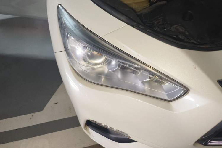 Used Infiniti Q50L 2018 2.0T Comfort Edition China VI Standard Right Front Headlight