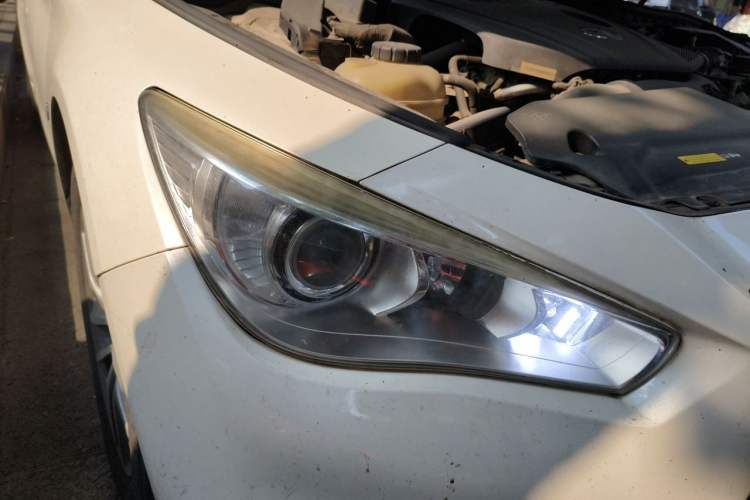 Used Infiniti Q50L 2018 2.0T Comfort Edition China VI Standard Right Front Headlight
