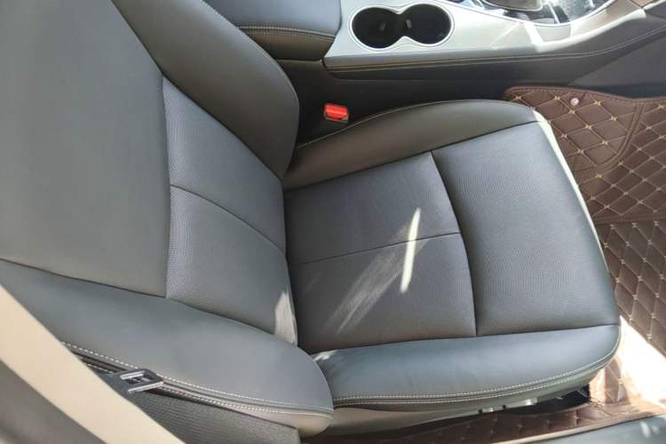 Used Infiniti Q50L 2018 2.0T Enjoyment Version China VI Standard Right Front Seat