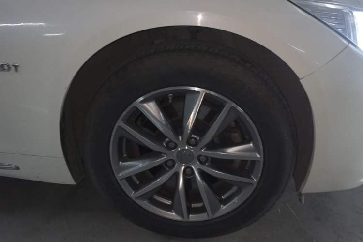 Used Infiniti Q50L 2018 2.0T Comfort Edition China VI Standard Right Front Wheel Hub