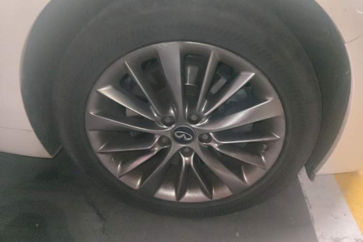 Used Infiniti Q50L 2018 2.0T Enjoyment Version China V Standard Right Front Wheel Hub