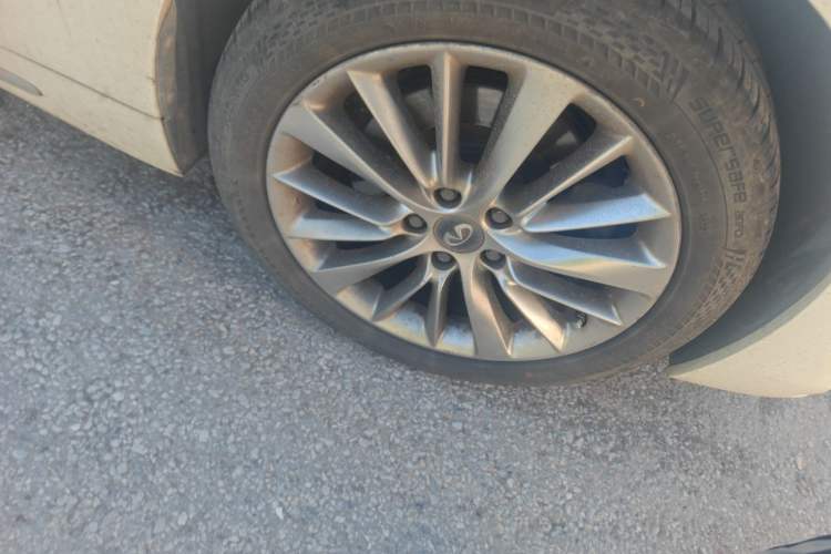 Used Infiniti Q50L 2018 2.0T Enjoyment Version China VI Standard Right Front Wheel Hub