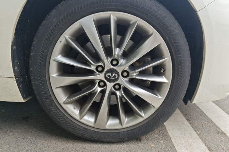 Used Infiniti Q50L 2018 2.0T Enjoyment Edition China V standard Right Front Wheel Hub