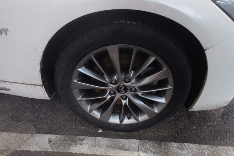 Used Infiniti Q50L 2018 2.0T Enjoyment Version China VI Standard Right Front Wheel Hub