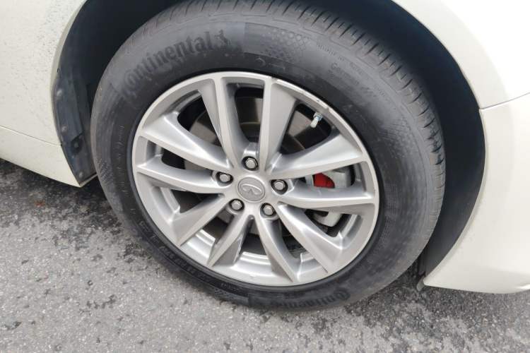 Used Infiniti Q50L 2018 2.0T Comfort Edition China VI Standard Right Front Wheel Hub