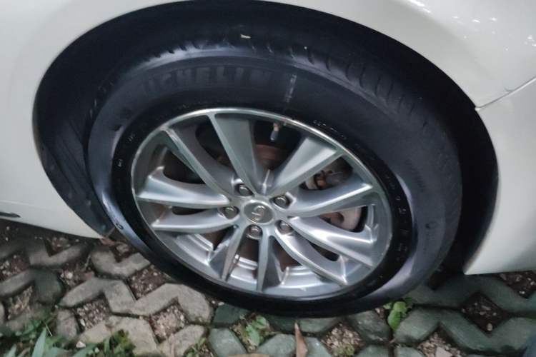 Used Infiniti Q50L 2018 2.0T Comfort Edition China V Standard Right Front Wheel Hub