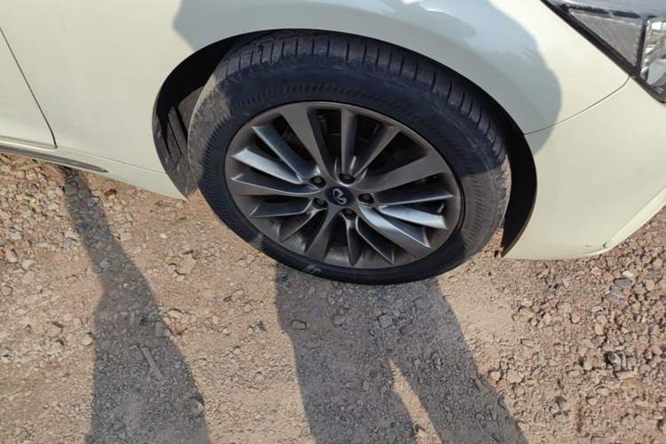 Used Infiniti Q50L 2018 2.0T Enjoyment Edition China V standard Right Front Wheel Hub