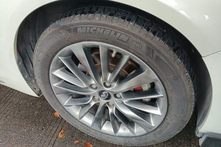 Used Infiniti Q50L 2018 2.0T Enjoyment Version China VI Standard Right Front Wheel Hub