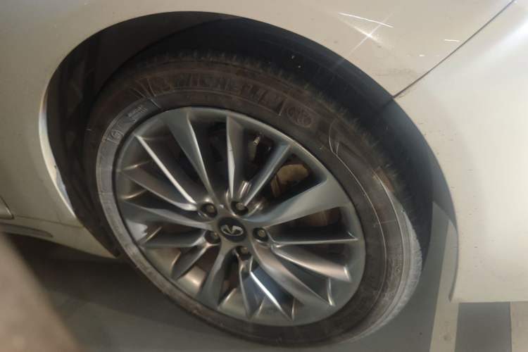 Used Infiniti Q50L 2018 2.0T Enjoyment Edition China V standard Right Front Wheel Hub