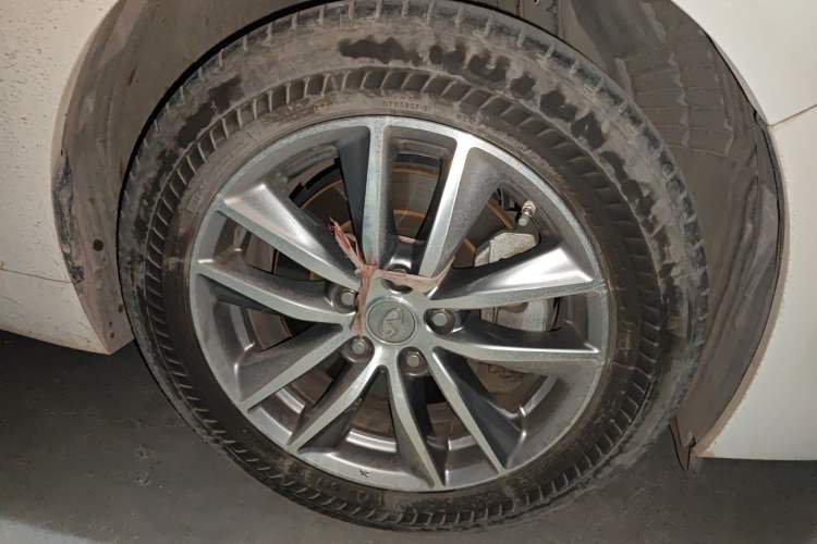 Used Infiniti Q50L 2018 2.0T Comfort Edition China VI Standard Right Front Wheel Hub