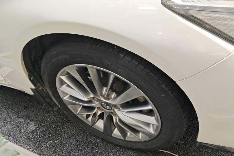 Used Infiniti Q50L 2018 2.0T Enjoyment Version China V Standard Right Front Wheel Hub