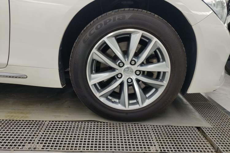 Used Infiniti Q50L 2018 2.0T Comfort Edition China VI Standard Right Front Wheel Hub