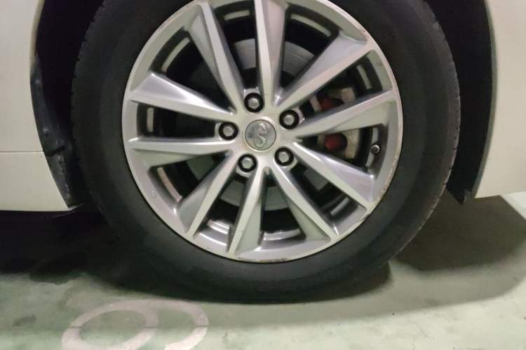 Used Infiniti Q50L 2018 2.0T Comfort Edition China VI Standard Right Front Wheel Hub