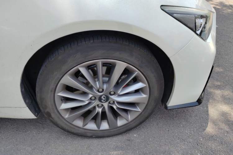 Used Infiniti Q50L 2018 2.0T Enjoyment Edition China V standard Right Front Wheel Hub