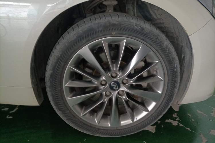 Used Infiniti Q50L 2018 2.0T Enjoyment Version China V Standard Right Front Wheel Hub