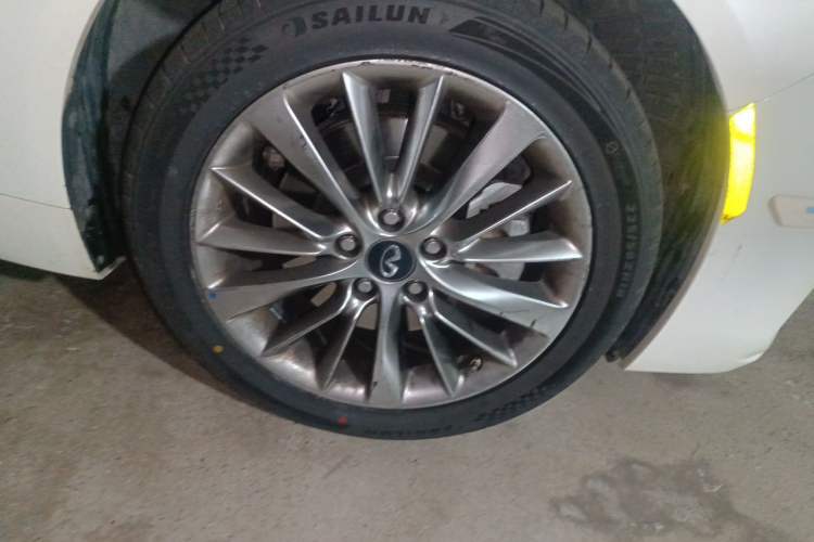 Used Infiniti Q50L 2018 2.0T Enjoyment Edition China V standard Right Front Wheel Hub