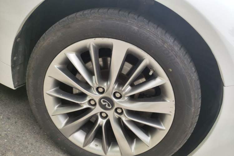 Used Infiniti Q50L 2018 2.0T Enjoyment Version China VI Standard Right Front Wheel Hub