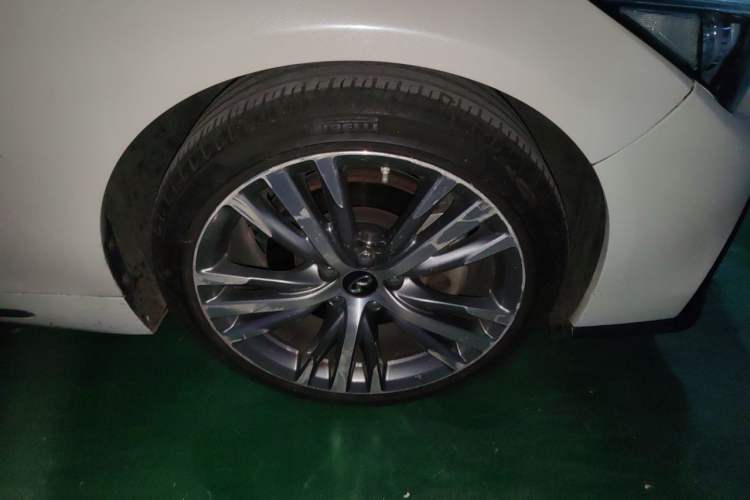 Used Infiniti Q50L 2018 2.0T Elite Sport Version China VI Standard Right Front Wheel Hub