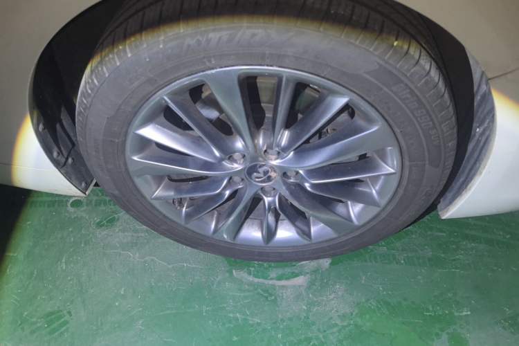 Used Infiniti Q50L 2018 2.0T Enjoyment Edition China V standard Right Front Wheel Hub