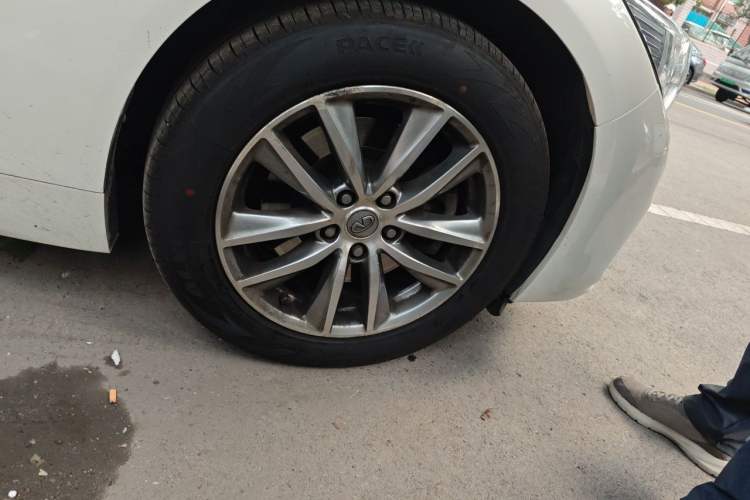 Used Infiniti Q50L 2018 2.0T Comfort Edition China VI Standard Right Front Wheel Hub