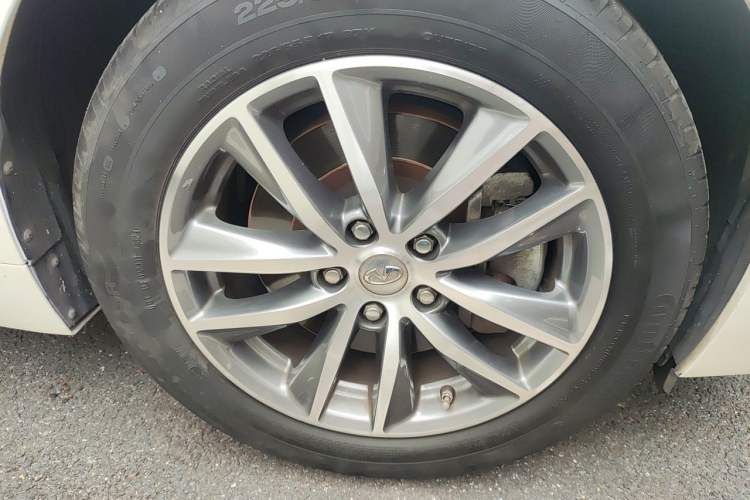 Used Infiniti Q50L 2018 2.0T Comfort Edition China VI Standard Right Front Wheel Hub