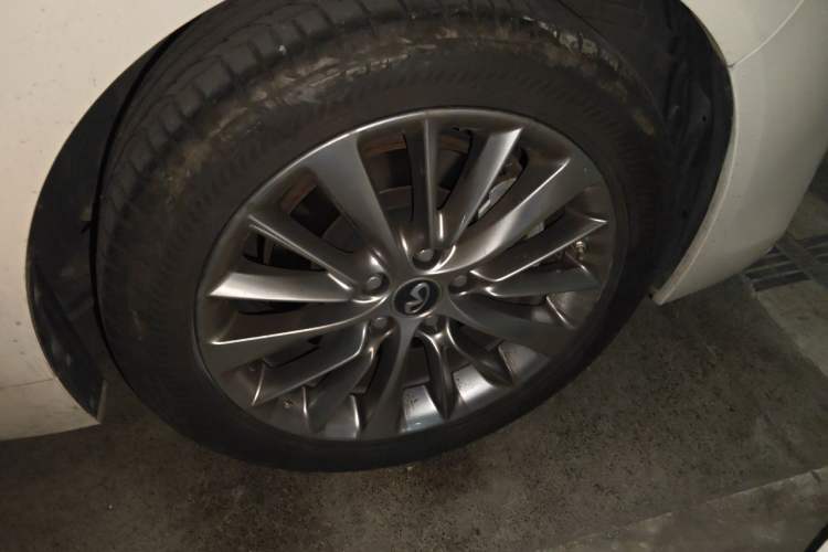 Used Infiniti Q50L 2018 2.0T Enjoyment Version China VI Standard Right Front Wheel Hub