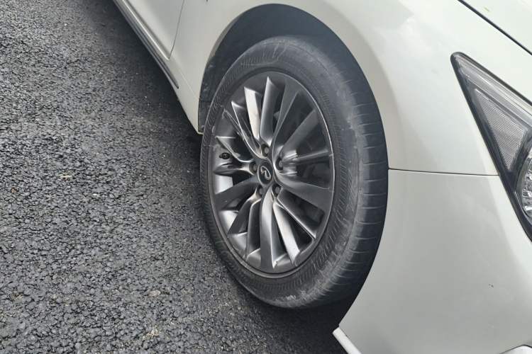 Used Infiniti Q50L 2018 2.0T Enjoyment Edition China V standard Right Front Wheel Hub