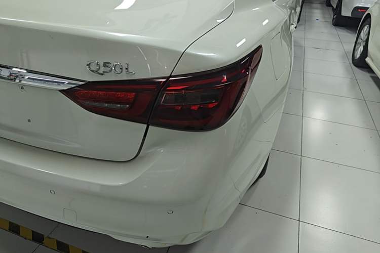 Used Infiniti Q50L 2018 2.0T Enjoyment Edition China V standard Right Rear Taillight