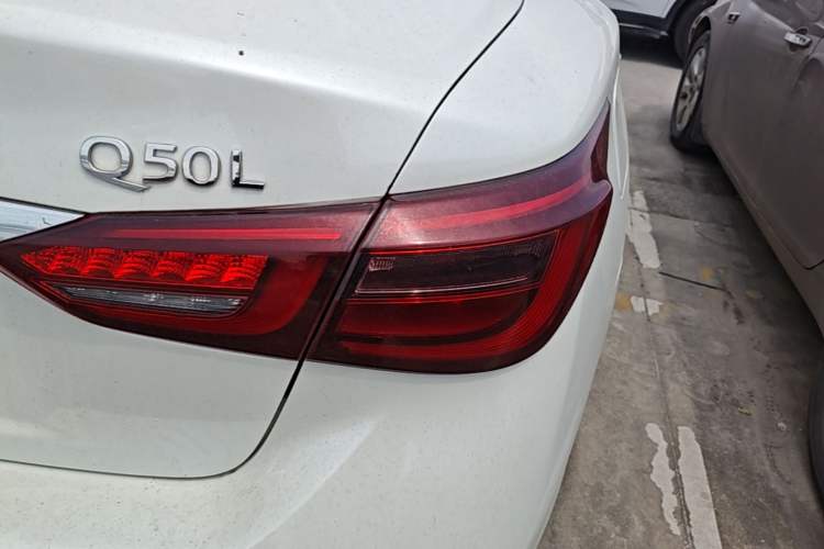 Used Infiniti Q50L 2018 2.0T Comfort Edition China V Standard Right Rear Taillight