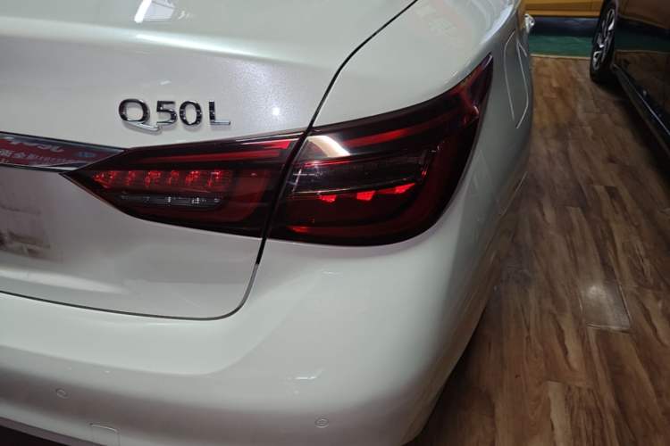 Used Infiniti Q50L 2018 2.0T Comfort Edition China VI Standard Right Rear Taillight