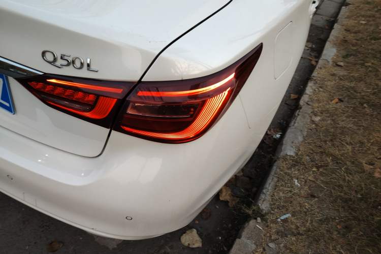 Used Infiniti Q50L 2018 2.0T Comfort Edition China VI Standard Right Rear Taillight