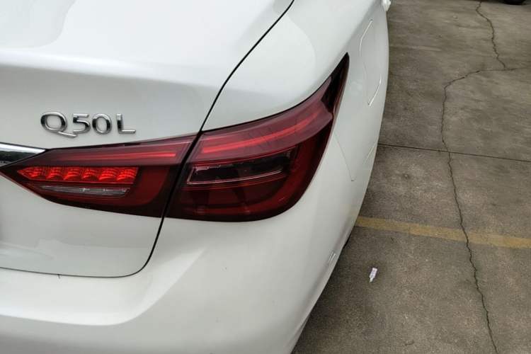 Used Infiniti Q50L 2018 2.0T Comfort Edition China V Standard Right Rear Taillight