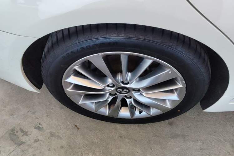 Used Infiniti Q50L 2018 2.0T Enjoyment Edition China V standard Right Rear Wheel Hub