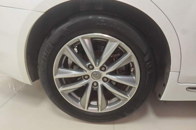 Used Infiniti Q50L 2018 2.0T Comfort Edition China VI Standard Right Rear Wheel Hub