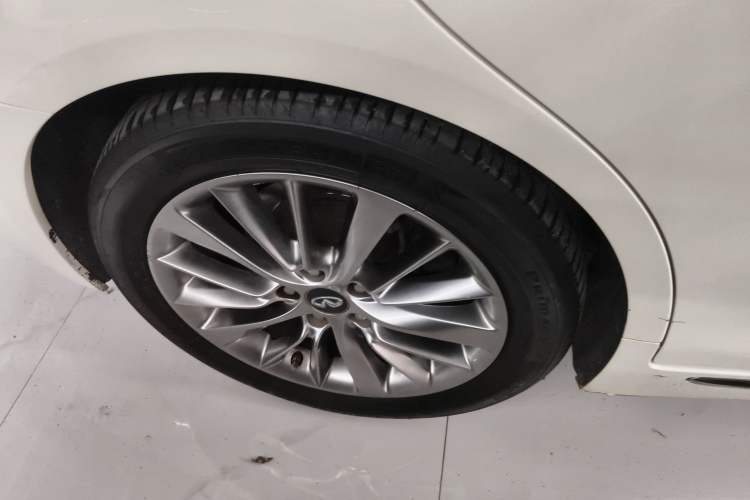 Used Infiniti Q50L 2018 2.0T Comfort Edition China V Standard Right Rear Wheel Hub