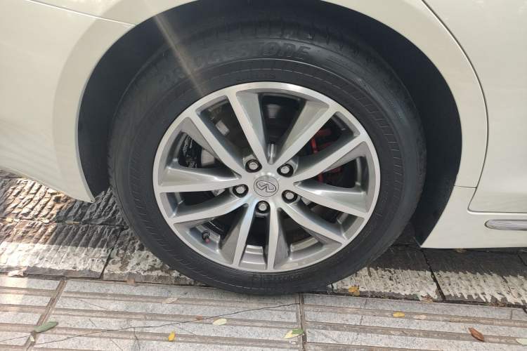 Used Infiniti Q50L 2018 2.0T Comfort Edition China VI Standard Right Rear Wheel Hub