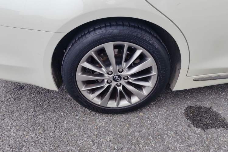 Used Infiniti Q50L 2018 2.0T Enjoyment Version China VI Standard Right Rear Wheel Hub