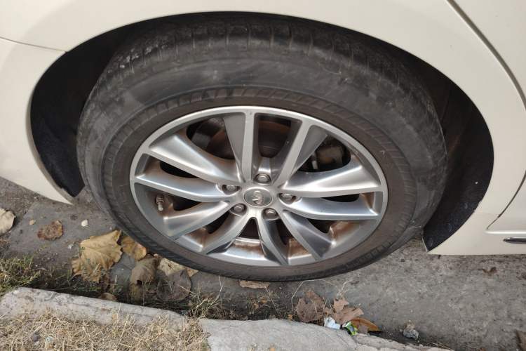 Used Infiniti Q50L 2018 2.0T Comfort Edition China VI Standard Right Rear Wheel Hub