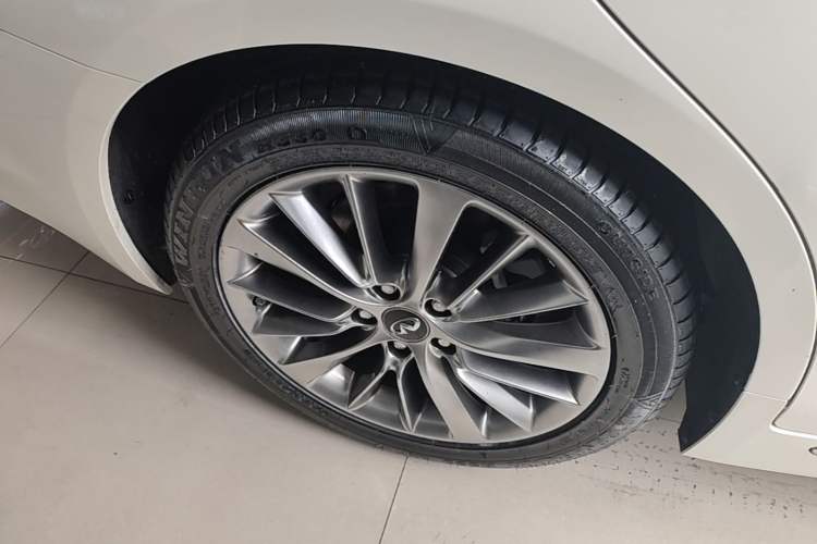 Used Infiniti Q50L 2018 2.0T Enjoyment Version China VI Standard Right Rear Wheel Hub
