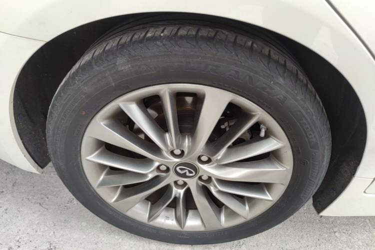 Used Infiniti Q50L 2018 2.0T Enjoyment Version China VI Standard Right Rear Wheel Hub
