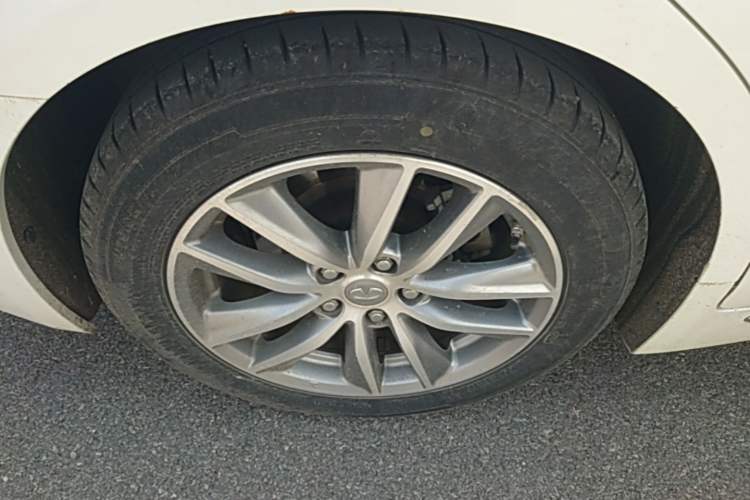 Used Infiniti Q50L 2018 2.0T Comfort Edition China VI Standard Right Rear Wheel Hub